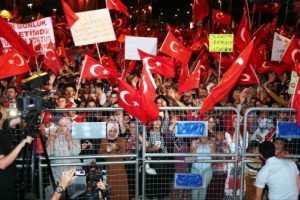 Bursa Mudanya halkı demokrasi n&ouml;betinde