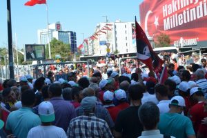 Vatandaşlar Taksim'e akın ediyor