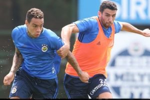 Fenerbah&ccedil;e'de İsmail K&ouml;ybaşı sakatlandı