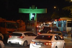 Harp akademileri lojmanlarına y&uuml;zlerce ara&ccedil;la operasyon yapıldı