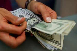 Dolar geriledi