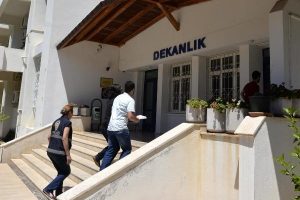 &Ccedil;ukurova &Uuml;niversitesi'nde akademisyen odalarında arama