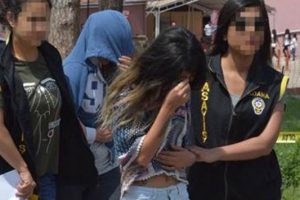 Maddi durumu k&ouml;t&uuml; olan &uuml;niversiteli kızlara fuhuş tuzağı