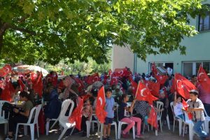 Bursa'da k&ouml;y şenliğinde darbecilere tepki