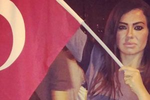 Şarkıcı Lara, 'Evlerimize girebiliyorsak tek sebebi...'