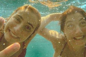 Şarkıcı Sıla'dan su altı selfie'si