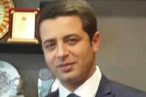 G&uuml;len'in kitaplarını yakarken yakalandı