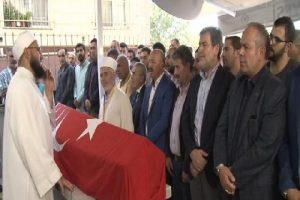 Darbe girişiminde yaralanan ve bug&uuml;n hayatını kaybeden gen&ccedil; son yolculuğuna uğurlandı