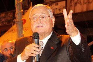 Devlet eski bakanı G&uuml;zel: "Bu milletin devrilmesi m&uuml;mk&uuml;n değil"