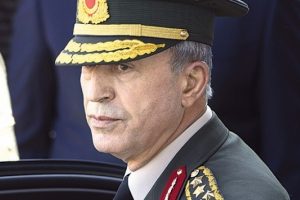 Orgeneral Hulusi Akar b&ouml;yle bağırmış: Manyak mısın