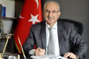 Rekt&ouml;r Prof. Dr. Osman Serindağ g&ouml;zaltında