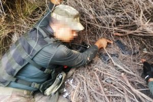 Yakalanan darbecilerin silahları da ele ge&ccedil;irildi