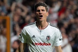 Beşiktaş taraftarının Gomez &ccedil;ağrısı Alman basınında