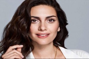 Berg&uuml;zar Korel'in hayatı