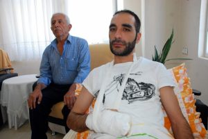 Vatana 2 parmağını feda etti