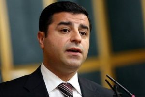Selahattin Demirtaş'tan h&uuml;k&uuml;mete ve PKK'ya &ccedil;ağrı