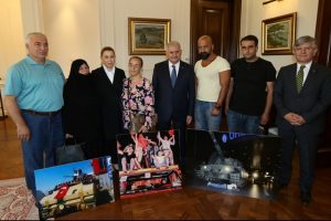 Başbakan 15 Temmuz kahramanlarıyla g&ouml;r&uuml;şt&uuml;
