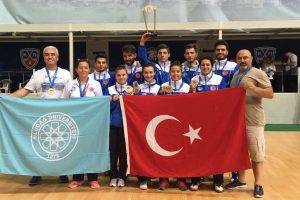Bursa U&Uuml;'l&uuml; badmintoncular Avrupa şampiyonu