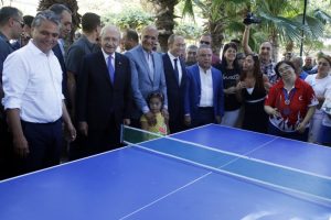 Kılı&ccedil;daroğlu &ouml;zel &ccedil;ocukların ma&ccedil;ını izledi