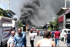 Kopan elektrik telleri yangına neden oldu