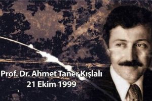 Bursa'daki Ahmet Taner Kışlalı Meydanı'nın ismi değişmeyecek!