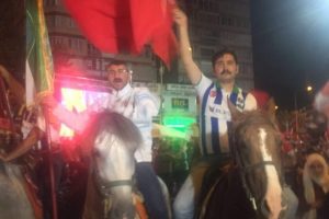 Bursa'da cirit atları demokrasi i&ccedil;in y&uuml;r&uuml;d&uuml;