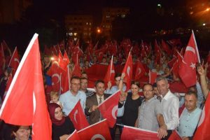 Hakim ve savcılar demokrasi i&ccedil;in y&uuml;r&uuml;d&uuml;