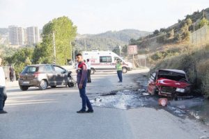 Otomobiller hurdaya d&ouml;nd&uuml;: 2'si &ccedil;ocuk 7 yaralı