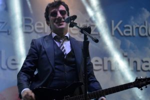 Erhan G&uuml;lery&uuml;z'den 'Millet Marşı'