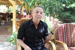 T&uuml;rk askerine moral i&ccedil;in sa&ccedil;larını kesti