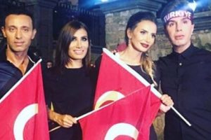 Rising Star T&uuml;rkiye j&uuml;rileri  demokrasi n&ouml;betinde