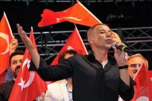 Mustafa Yıldızdoğan, Türk askerine moral için saçlarını kestirdi