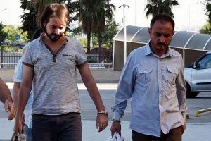 Antalya'da g&ouml;zaltına alınan 4 komiser adliyeye sevk edildi