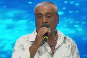 Rising Star T&uuml;rkiye'de j&uuml;ri &uuml;yeleri  Agop &Ccedil;avuşyan'ı  ayakta alkışladı