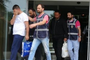 Rize'de g&ouml;zaltına alınan 14 polis adliyeye sevk edildi