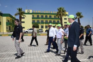 Vali Tuna Şanlıurfaspor'un sahasını ve tesislerini inceledi