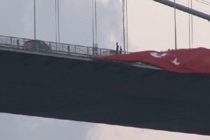 K&ouml;pr&uuml;de intihar girişimi
