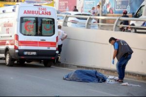Gaziantep'te otomobilin &ccedil;arptığı kadın &ouml;ld&uuml;