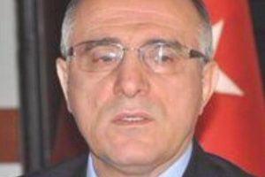 Eski vali g&ouml;zaltına alındı