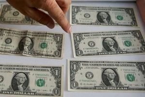1 dolar darbeci albaya derginin i&ccedil;inde geldi