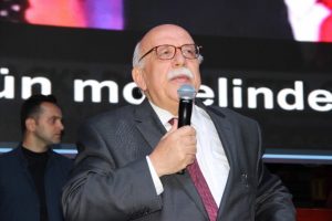 "Milletimiz 13 g&uuml;nd&uuml;r d&uuml;nyaya ders veriyor"