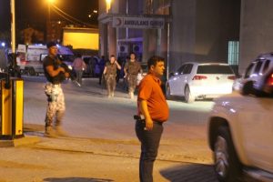 Kontrol noktasına saldırı: 8 polis yaralı