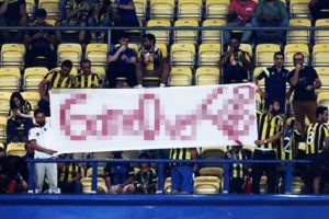 Fenerbah&ccedil;e taraftarından FET&Ouml; pankartı