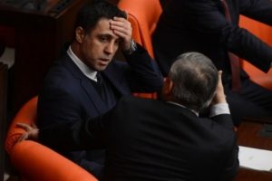 Hakan Ş&uuml;k&uuml;r'&uuml;n milletvekili maaşı kesilecek mi?