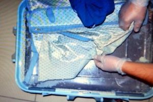 Yolcu valizinden 5 kilo 80 gram eroin &ccedil;ıktı