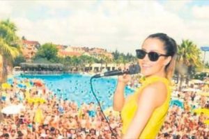 Derya Uluğ: ''Bug&uuml;n bu havuzu okyanusa &ccedil;evirelim" dedi