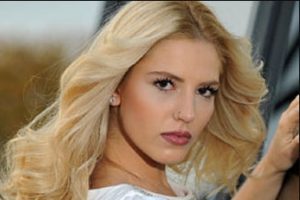 Dilara &Ouml;ztun&ccedil;, k&ouml;peği Gina ile poz verdi