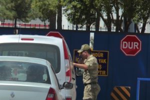 Komutanlıklara FET&Ouml; operasyonu: 63 g&ouml;zaltı