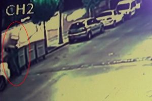 Halıya sarılı ceset &ccedil;&ouml;pe b&ouml;yle bırakıldı