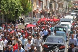 Jirkiler darbeye karşı sokağa indi